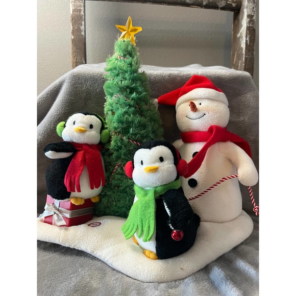 Hallmark Christmas Decor Animated Snowman‎ Penguins Musical Tree - Picture 1 of 5